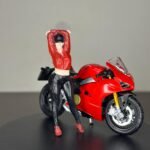 3d motorcu kadın figürü