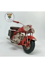 El Yapımı Kırmızı Yan Çantalı Cruiser Metal Motosiklet Biblosu – Retro Figür & Dekoratif Obje