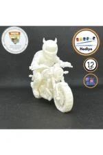 3D Devil Kasklı Sırt Çantalı Motorcu Figür – Beyaz 1:18 Ölçek Boyanabilir Maket & Biblo