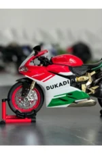 Ducati Panigale 1199 Tricolor 1:9 Ölçek Işıklı, Anahtarlı, Dumanlı Premium Motosiklet(25cm) - Görsel 4