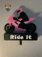 pembe-motorcu-anahtarlık-3